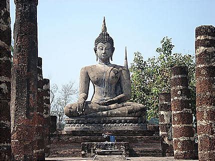 Le Buddha assis de Sukhothai: Un voyage contemplatif à travers la sérénité et l'équilibre